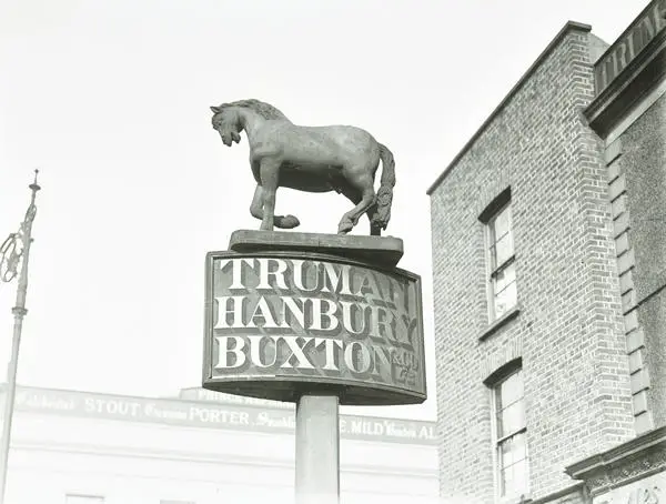 All that remains of the White Horse on Poplar High Street is the 18th century sign which is now Grade II listed – likely the sign that Mr and Mrs How saw everyday