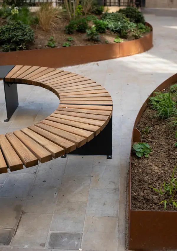 Detail of the curved wooden benches at Finsbury Circus Western Arm