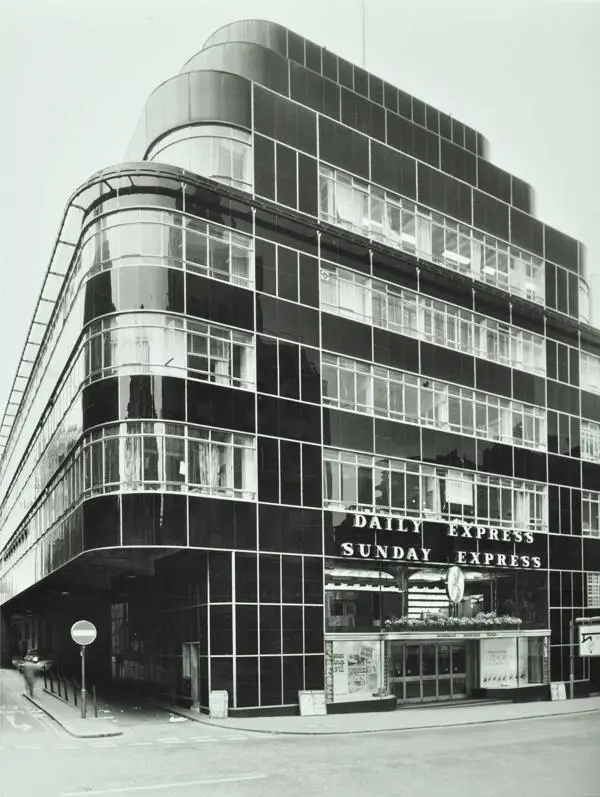 A view of the front of the Daily/Sunday Express building at 120-129 Fleet Street, 1972