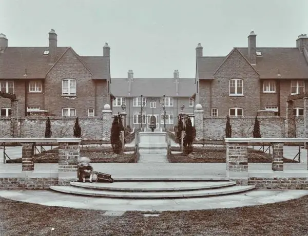 White Hart Lane Estate: gardens, 1908