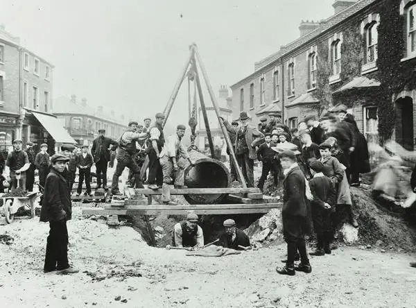Wandsworth Town Station: removal of a 'Gas Light or Coke Company' gas main, 1906