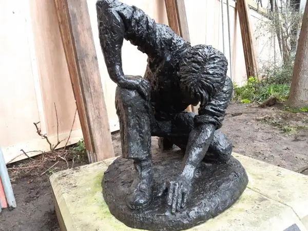 the gardener statue at brewers garden
