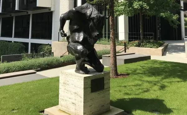 minatour statue